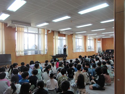 こんな風に持つんだったね。