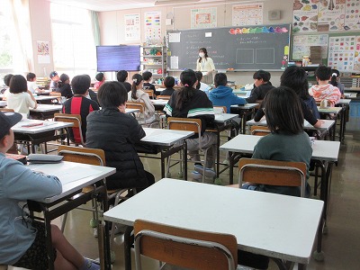 新聞やポスターを掲示します。