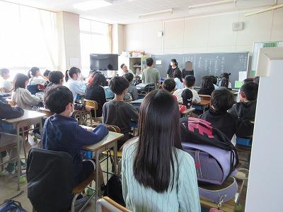 あいさつ運動や校内の安全に関することを呼びかけます。