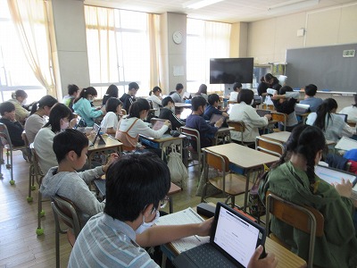タブレット上での質問に回答していきました。