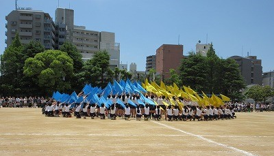 視線とフラッグの角度。感動のフィナーレ。
