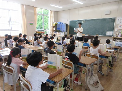 校長先生聞いててね。上手に読めるようになったでしょ。