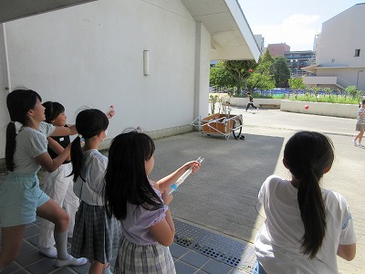 5,4,3,2,1・・・誰のが一番遠くまで飛ぶかな?