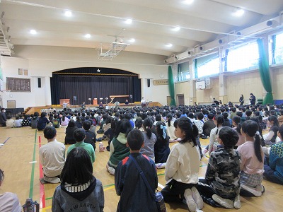 新しくなった体育館のこけらおとし公演です。