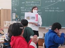 2年生の時には給食の食材を赤、黄、緑に分けたよね。