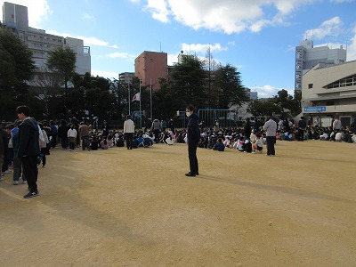 半旗で6434人の方への弔意を表しました。