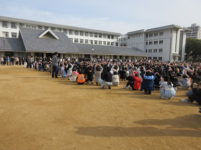 6年生は修学旅行で海外に行った。○か×か