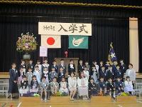 桜もきれいに咲いて、いい入学式になりました。