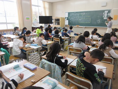 ノートいっぱいに授業のふりかえりを書いていました。