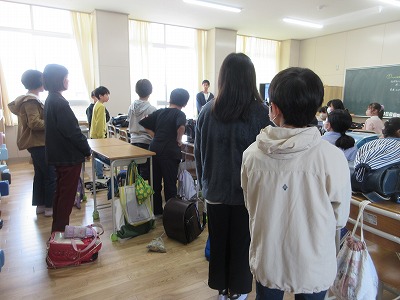 運営委員会の部屋に各委員長が集まり、目標を発表し合いました。