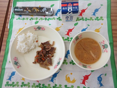 「早く食べたいなあ」「ぼくもっと食べられるよ。おかわりしてもいい?」