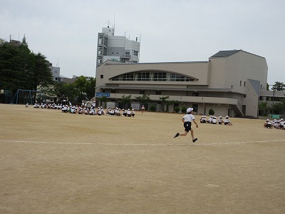 トラック半周のタイムを合計したものが、体育大会のリレーの基準となります。