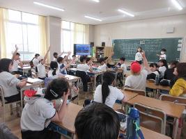 世界お祝いの日は〇〇先生のお誕生日、みんなでお祝いする日にしよう!