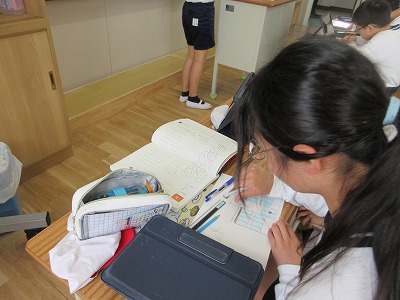 学校やタイムマシンなど,詩からイメージして
