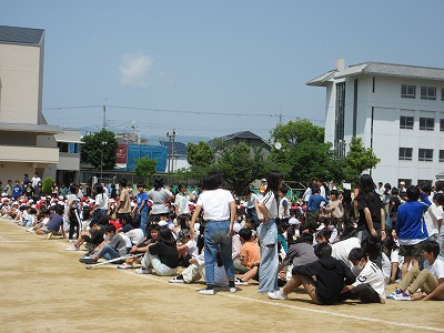 名前の順に並んで集まったら、人数確認をします。