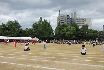 コーンを回るのが急なので、転んでしまう子も。