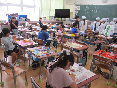 静かに待ちます