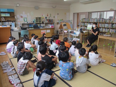 読み聞かせが始まります。