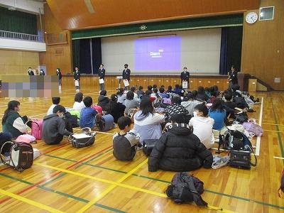 小学校ごとに集合