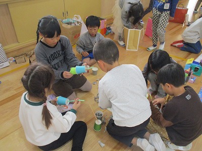 紙コップを使って