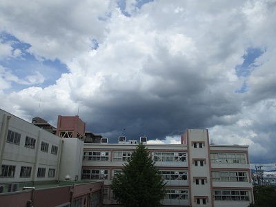 雨雲かな