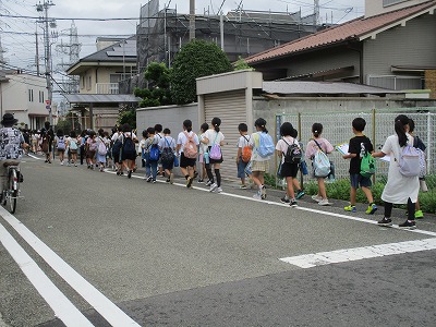 消防署に向かって