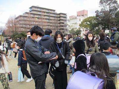 保護者に引き渡し