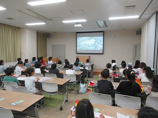 説明を聞く