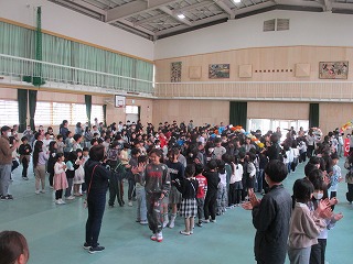 退場