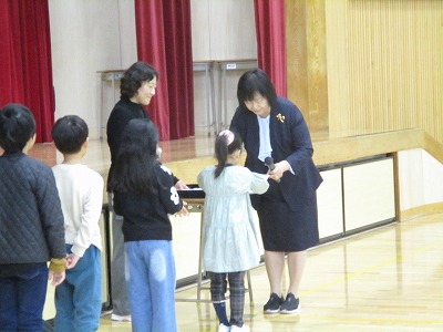 修了証授与