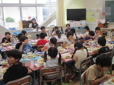 食事中