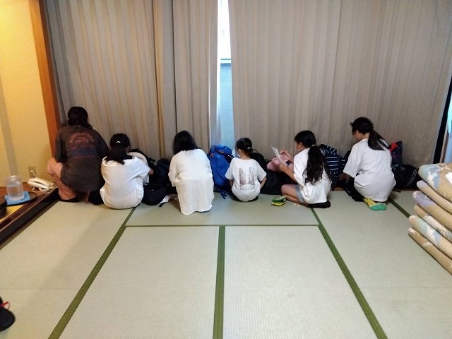 部屋で1