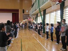 退場