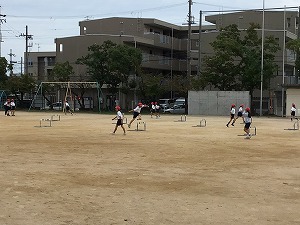 4年生ハードル走