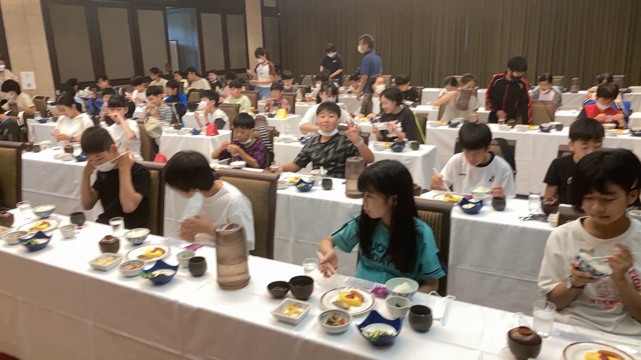 黙食