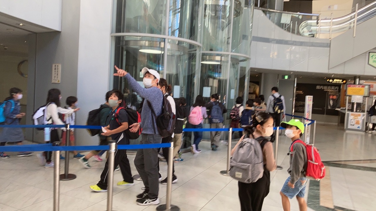 入館