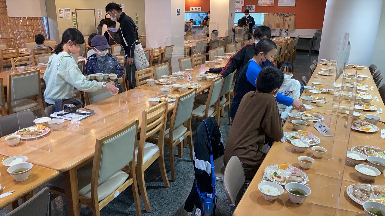 食事係