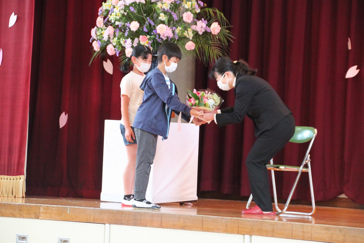 代表1