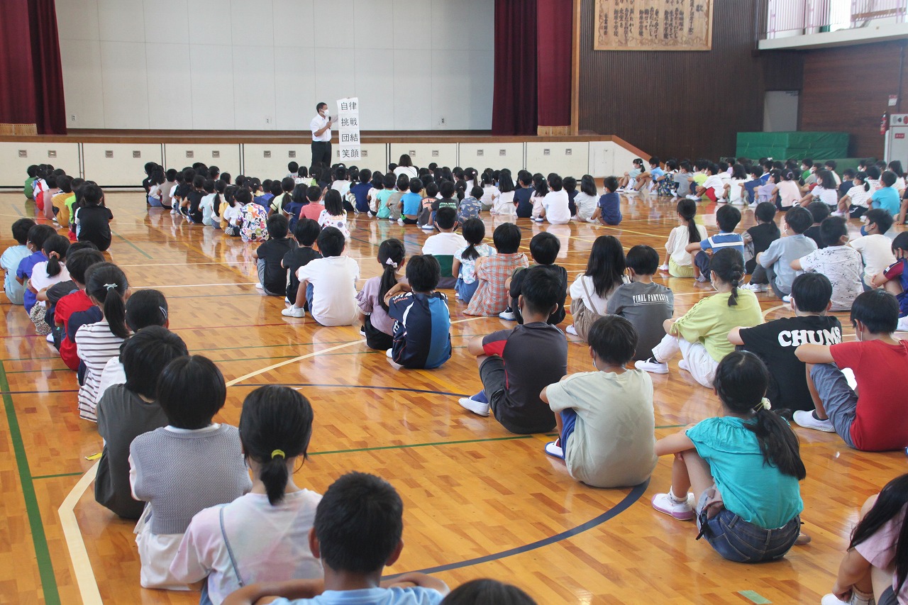 話を聞く子どもたち2