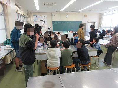 これまでふれあいタイムで一緒に遊んだ6年生と1年生です。