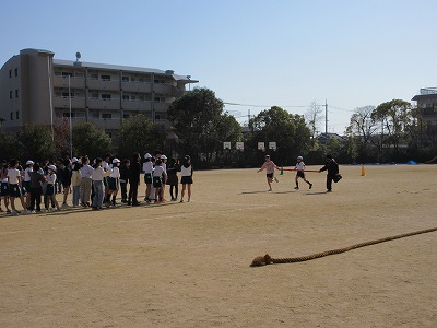 戻ってきたあとの棒の上を跳んでいくのが難しい