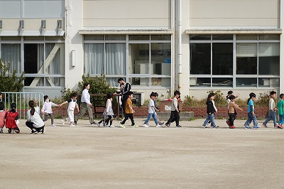 迎える会 退場