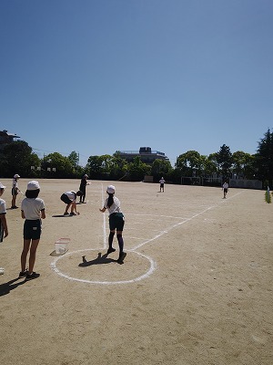 ソフトボール投げ