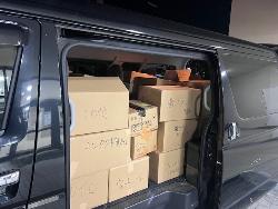 ワゴン車いっぱいの救援物資
