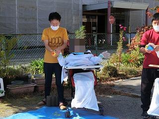 色を付けている様子