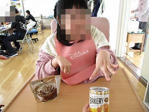 備蓄品を確認する様子