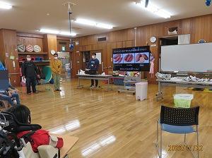 農家さんの話を聞く様子
