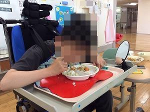 給食中の写真