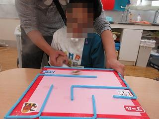 磁石で駒を動かすところ