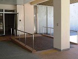 正面玄関